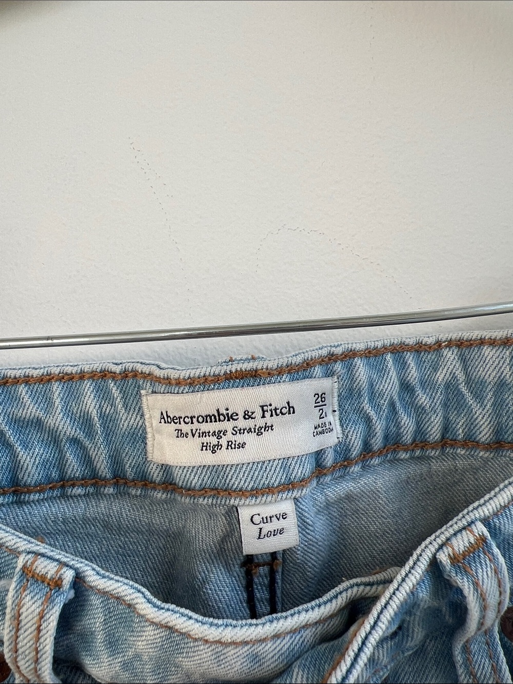 Abercrombie & Fitch The Vintage Straight High Rise Jean Curve Love in Light Wash - Picture 2 of 4